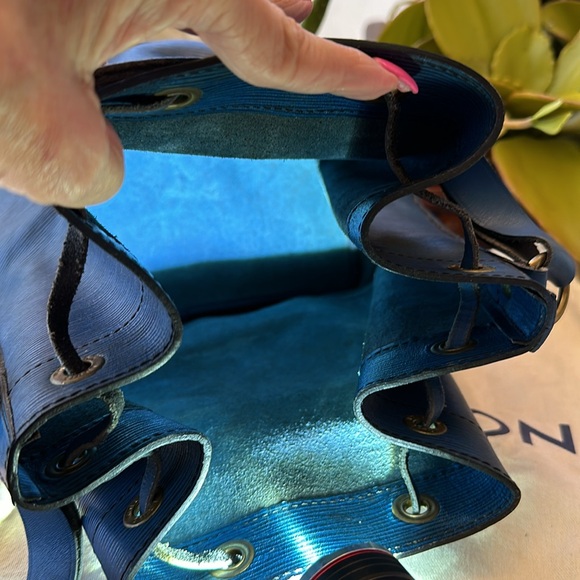 LOUIS VUITTON NOÊ BUCKET BAG IN TOLEO BLUE STRIATED EPI LEATHER W/ COA - Picture 10 of 13